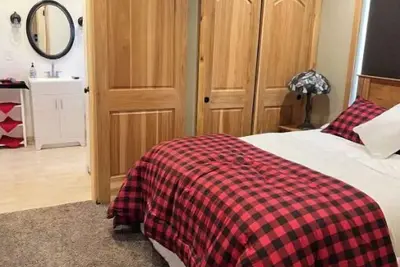 Image de A Cozy Little House with a lot to offer!