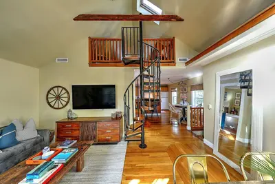 Image de Monthly Downtown Newport rental