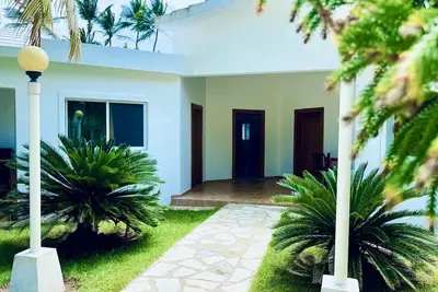 Image de New 2-bedroom quiet bungalow steps from Kite Beach! Pool, furnished and equipped