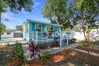 Image de Downtown Bungalow 1/2 block off Main St