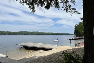 Image de Colonial House with Long Lake access!