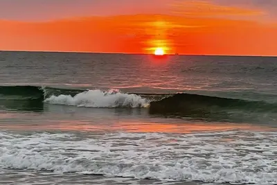 Image de Boho Beach Getaway w/ hot tub & day spa! ! 3minute walk to the beach