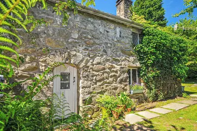 Image de 2 chambres à coucher à Garndolbenmaen, near Porthmadog