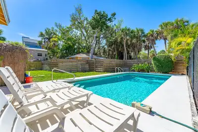 Image de Private Pool home w/ garden near the beach!