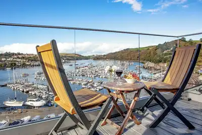 Image de 2 chambres à coucher à Kingswear