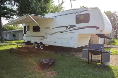 Image de Great RIver Road 5th Wheel Rv with campsite and full hookup on Mississippi backwaters