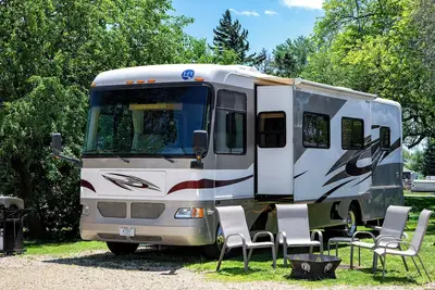 Image de Great RIver Road Class A Rv with campsite and full hookup on Mississippi backwaters