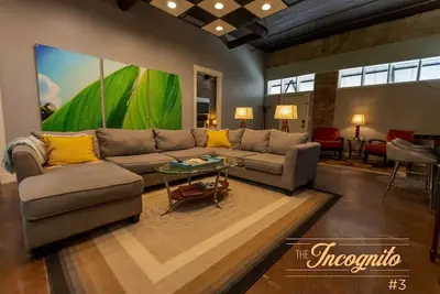 Image de Incognito #3 : located 1 block from The Scotsman