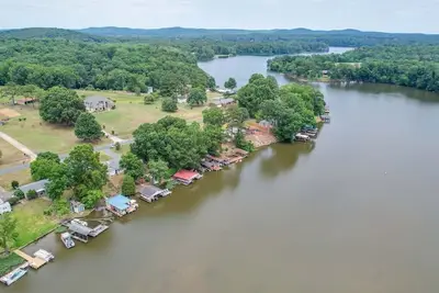 Image de Lake Tillery Waterfront Rental in Albemarle, Nc