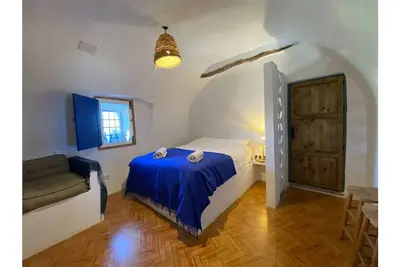Image de Large Beautiful Cave House- A Wonderful Mystery!