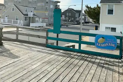 Image de Comfy Beach Block Retreat w/ Balcony & Parking [1215-2]