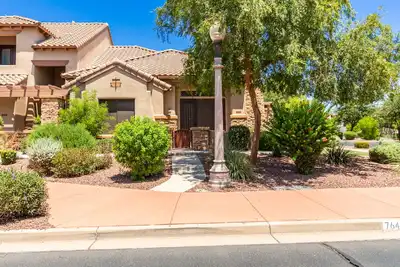 Image de Walk to the Wigwam from this charming single-level condo!