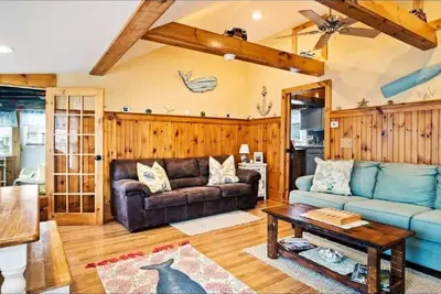 Image de Adorable 3brm Cottage steps to beach, grill, Ac, outdoor shower, pet friendly,