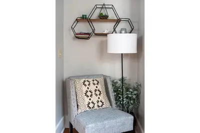 Image de Rare Uptown Treasure - Excellent for Groups! !