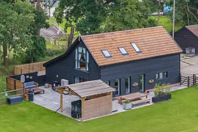 Image de A glorious, converted barn, newly refurbished in 2022\/23 within a nature lovers paradise.