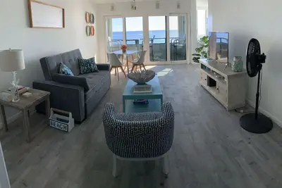 Image de Enjoy Sunsets at Fully Renovated Oceanfront Condo