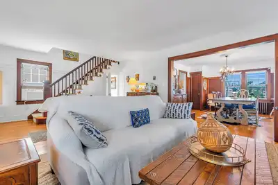 Image de 3 mins to beach! Bayview, 5 beach tags, plenty of space, outdoor shower, firepit