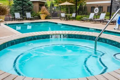 Image de Pool & Hot Tub. Near Centerpoint Medical Center!