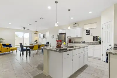Image de Newly built spacious 🏠 in  💛of Phx, right by Chase Field & Convention, bars 💃 &&