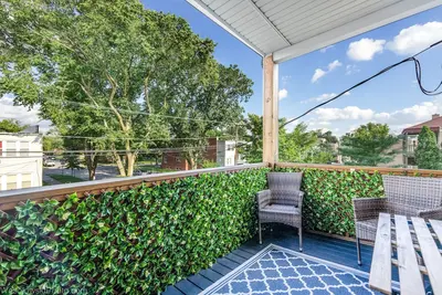 Image de Free Parking, Balcony, near Universities, Napa, Ravinia and train to Chicago