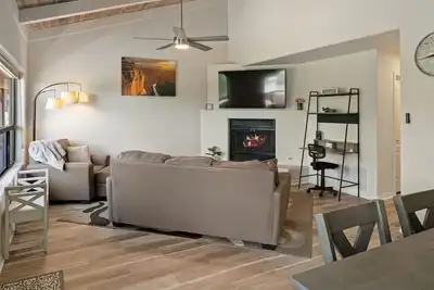 Image de Beautiful Modern Condo Located In The Heart of Sedona! Seasonal Community Pool!