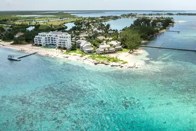Oceanfront right next to RumPoint, tranquility, pool, gym, tennis court and sunsets