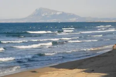 Image de Piles - Apartment - Sleeps 7 - Parking - Seafront