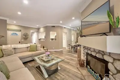 Image de 31+ Night Stay Condo | 24-7 Security | Pool | Cozy