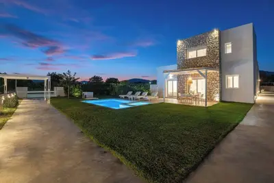 New Brand Villas, Heating Pool, Jacuzzi, Spa near haraki beach, taverna, market