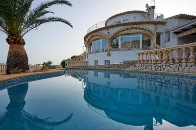Image de Luxueuse villa de 3 chambres avec une vue panoramique imprenable à Denia