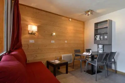 Image de Studio rénové au cœur de station avec piscine, animaux admis