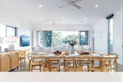 Image de Sunset Jewel - 7a Cromarty Road, Soldiers Point - Ocean Views, Linen, Air Con & Wi-Fi