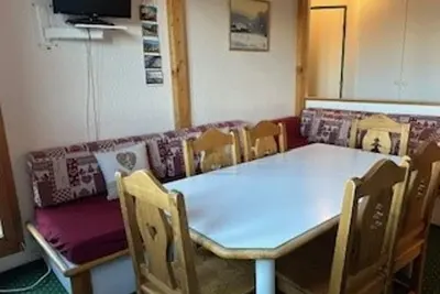 Image de Appartement spacieux près des pistes avec balcon