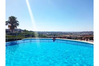 Image de Luxury apartment with sea views in golf area.