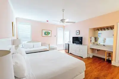 Image de King Suite, Pet Friendly & Shared Pool