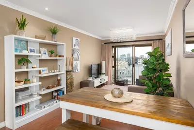 Image de Modern and Secure home, Walking Distance to Beach!