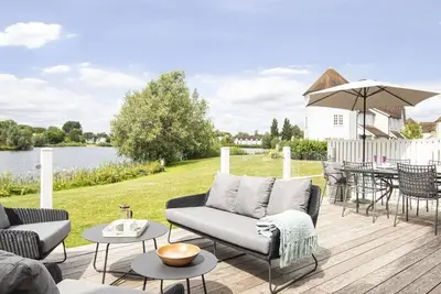 Image de Windrush Lake 89, Lodge View (P)