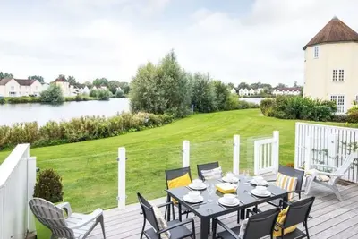 Image de Windrush Lake 88, Waterside