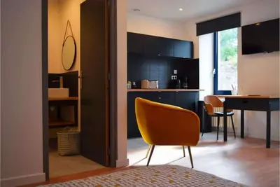 Image de Grand Studio au frais dans villa à 15 mn des plages