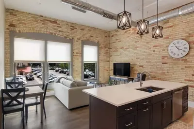 Image de Golden Lofts Unit 1 Downtown Traverse City 1bd/1ba