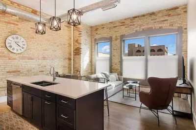 Image de Golden Lofts Unit 2 Downtown Traverse City 1bd/1ba