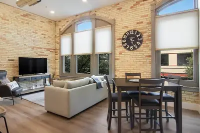 Image de Golden Lofts Unit 3 Downtown Traverse City 2bd/2ba
