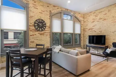 Image de Golden Lofts Unit 4 Downtown Traverse City 2bd/2ba