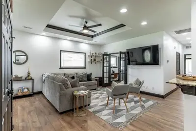 Image de ✸ Luxurious, Modern 3 Br only 1. 8mi from Etown Sports Park ✸