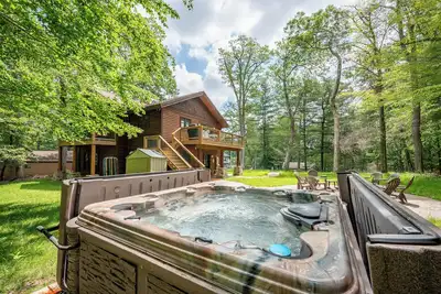 Image de New! Dragonfly, Gems, and Dreams: Lake Area, Fireplace, Pool Table!