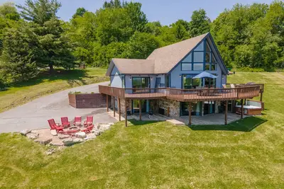 Image de New! Moonlight View: Lake Access, Hot Tub, Fireplace, Fire Pit!