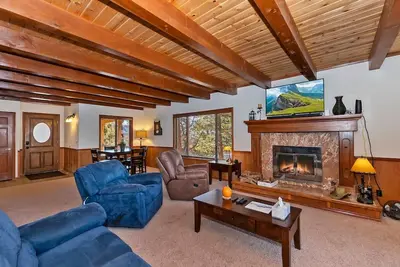 Image de Canyon Castle: Hot tub and close to Bear Mnt. !