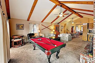 Image de Eagle’s Nest: Large cabin close to lake + skiing!