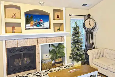 Image de Mountain Retreat w/ Foosball/Game Table + Fireplace!