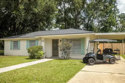 Image de Beachy Breeze - only 1 mile to beach w/Golf Cart! - 3 Bedroom 2 Full Bath Home